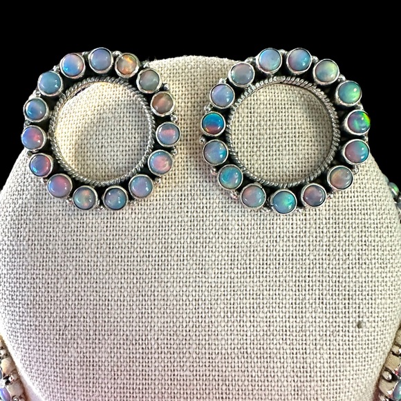 Sterling Silver Ethiopian Opal Conch Necklace & Earrings Set - Picture 7 of 17